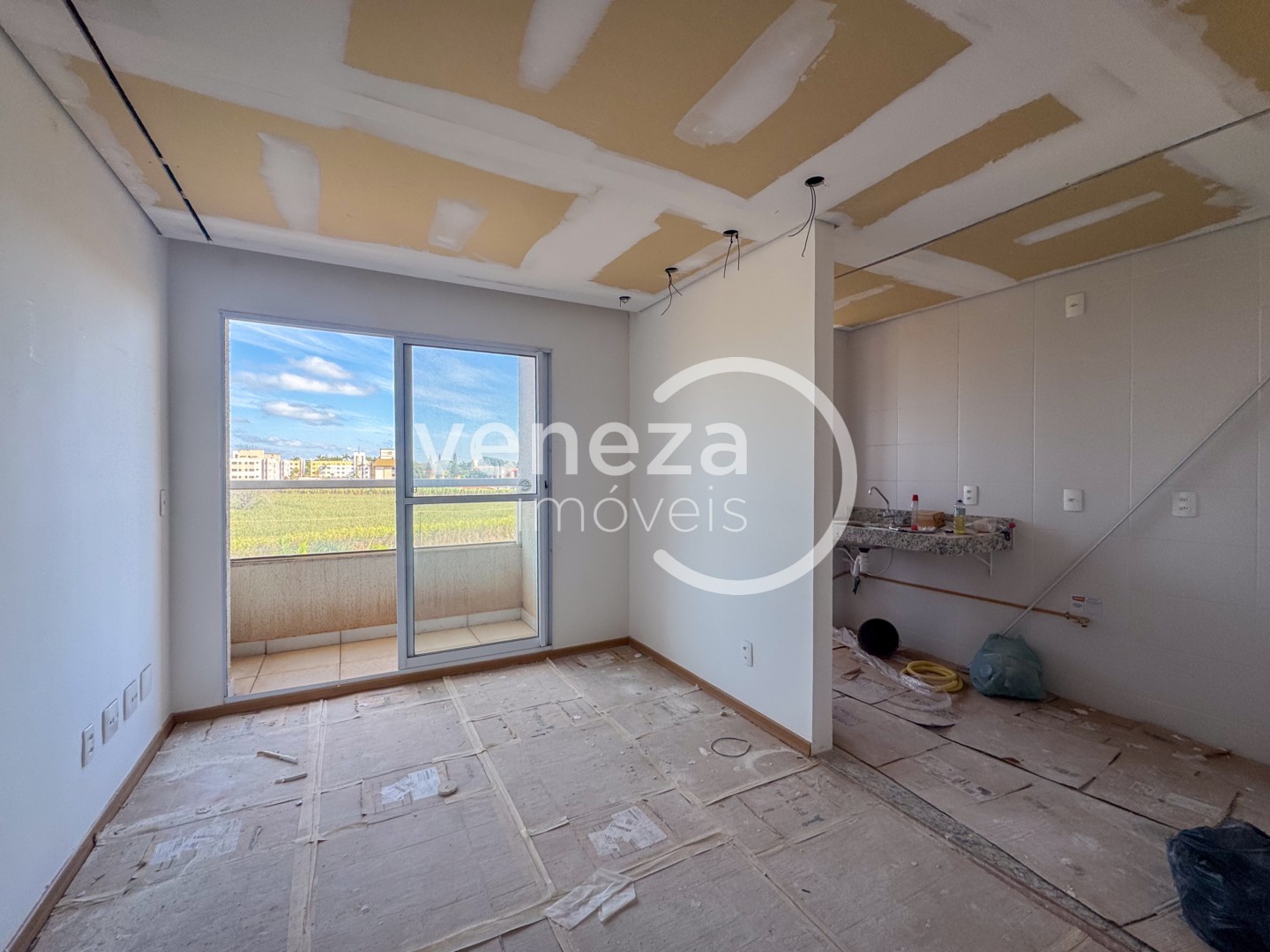 Apartamento para locacao no Gleba Fazenda Palhano em Londrina com 77m² por R$ 1.700