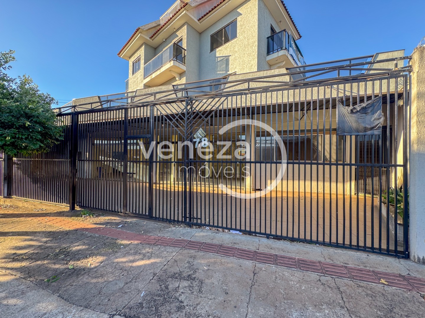 Casa Residencial para locacao no Professora Marieta em Londrina com 294,16m² por R$ 8.500
