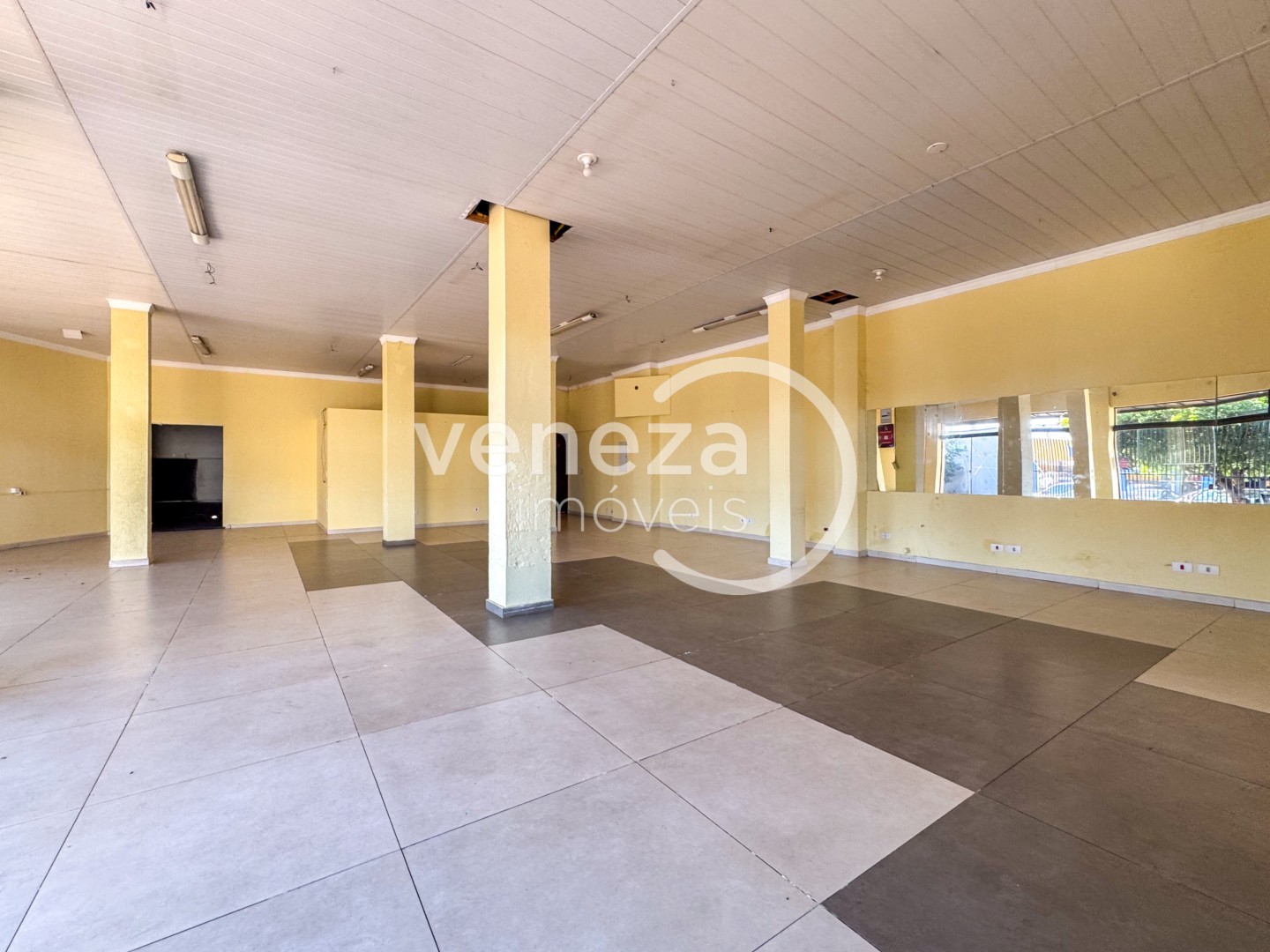Casa Residencial para locacao no Professora Marieta em Londrina com 294,16m² por R$ 8.500