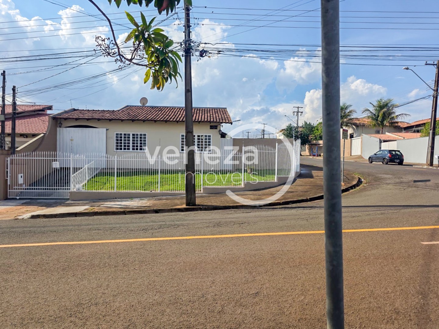 Casa Residencial para venda no Santa Monica em Londrina com 404m² por R$ 500.000