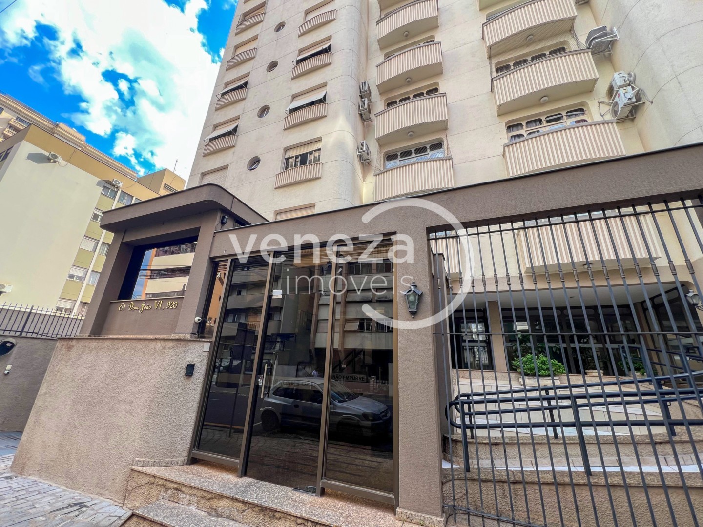 Apartamento para locacao no Centro em Londrina com 177,2m² por R$ 3.300