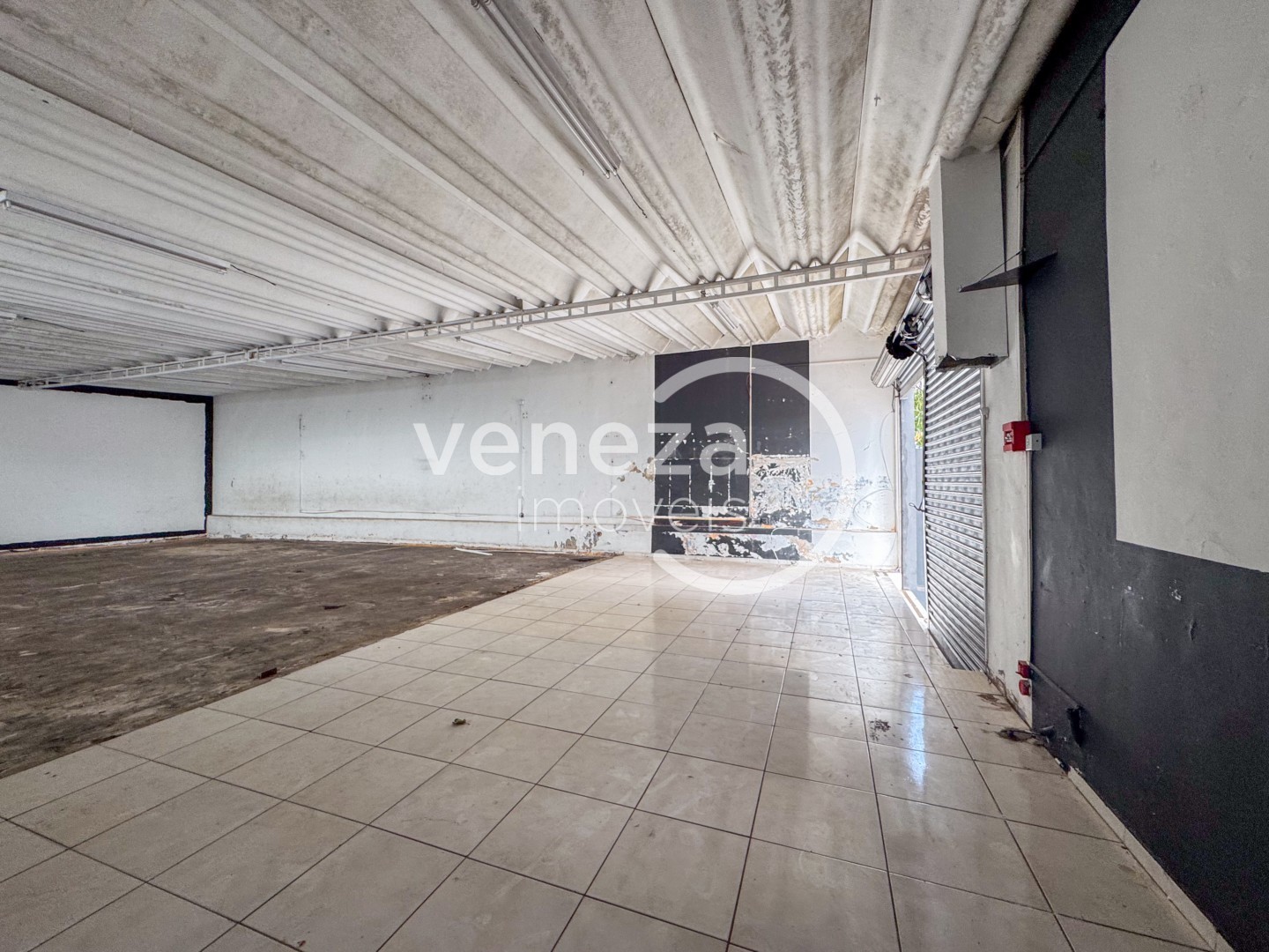 Salão-loja para locação no bairro Centro de Londrina - Foto 15