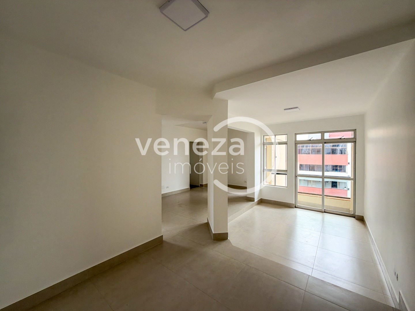 Apartamento para venda no Centro em Londrina com 145,88m² por R$ 560.000 - Foto 3