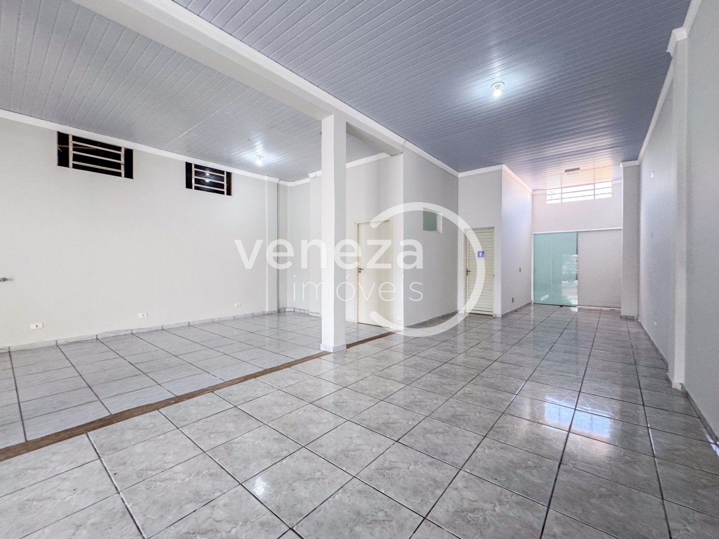 Salão-loja para locação no bairro Industrial de Londrina - Foto 13