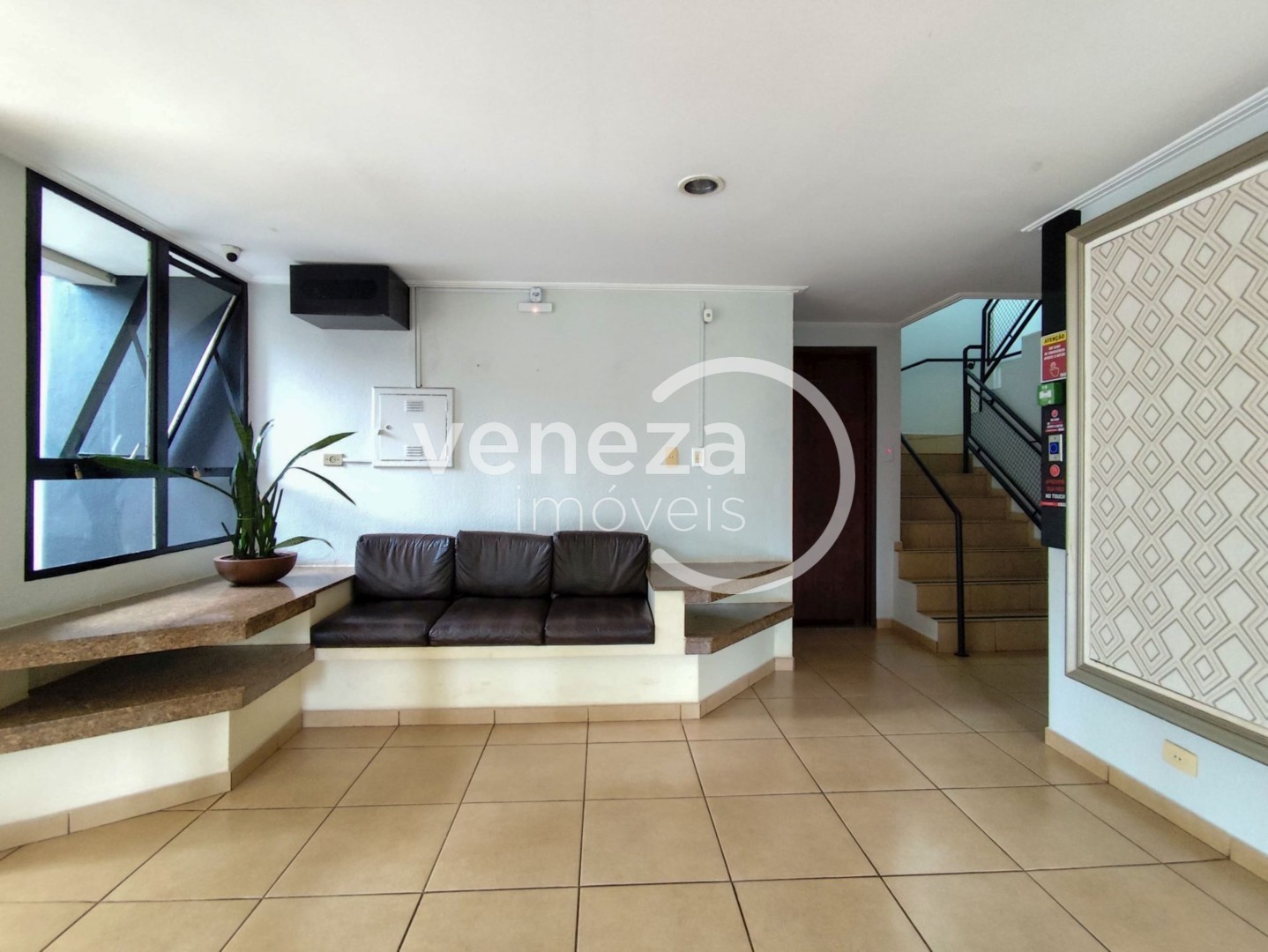 Apartamento para venda no Claudia em Londrina com 76,29m² por R$ 260.000