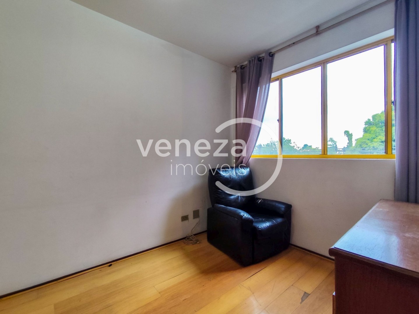 Apartamento para venda no Claudia em Londrina com 76,29m² por R$ 260.000