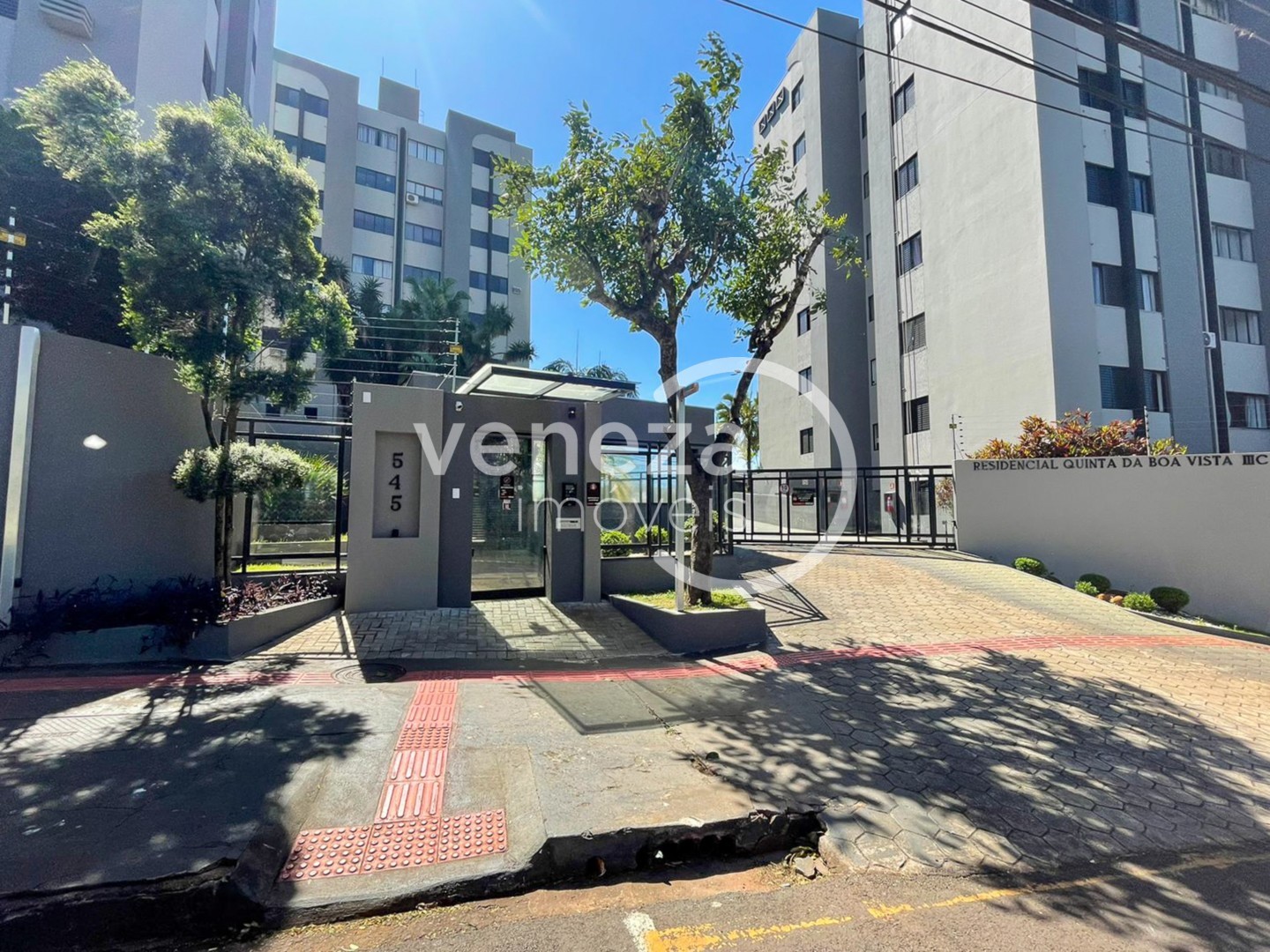 Apartamento para venda no Claudia em Londrina com 76,29m² por R$ 260.000