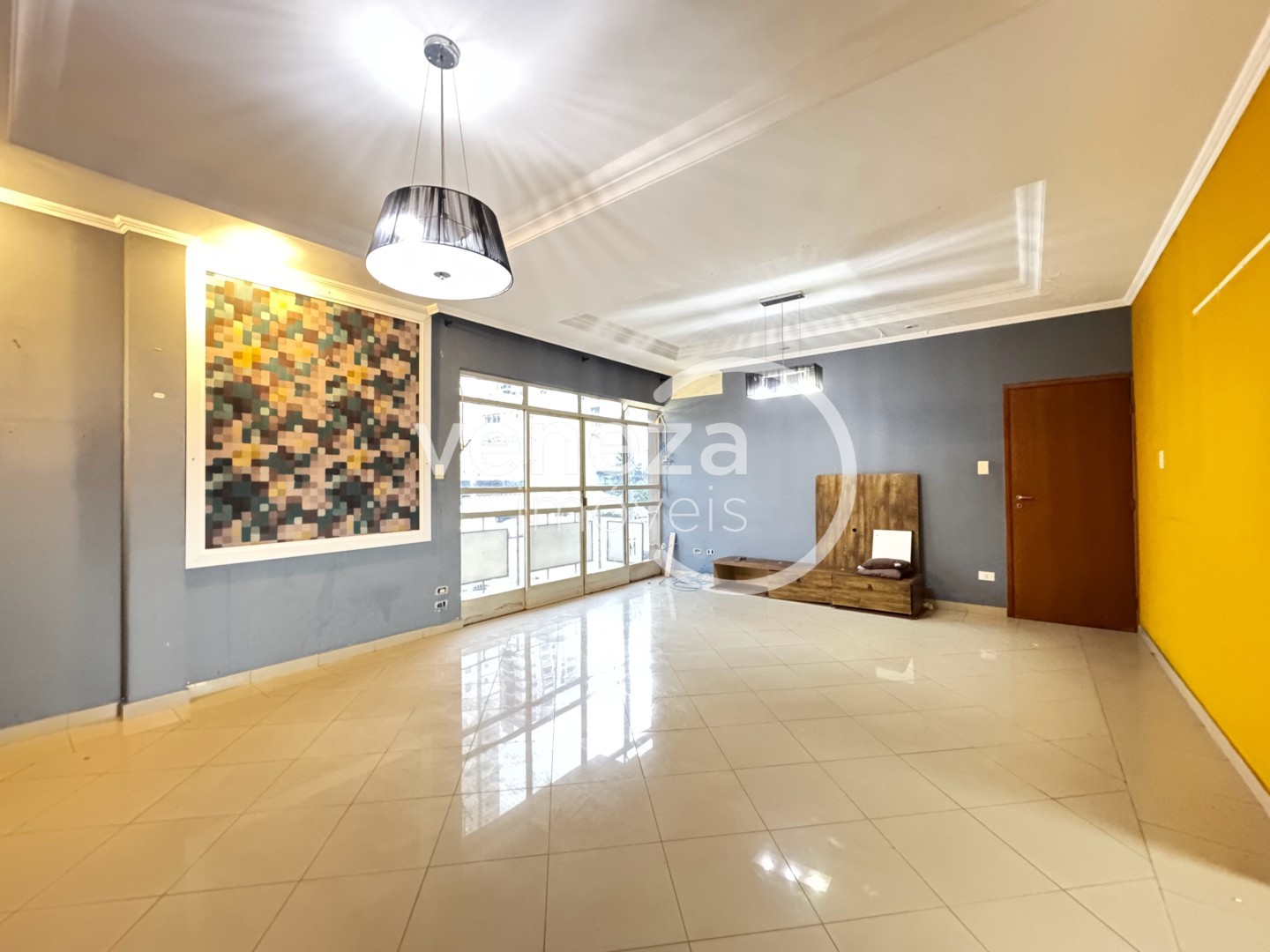 Apartamento para venda no Vila Ipiranga em Londrina com 125m² por R$ 379.000