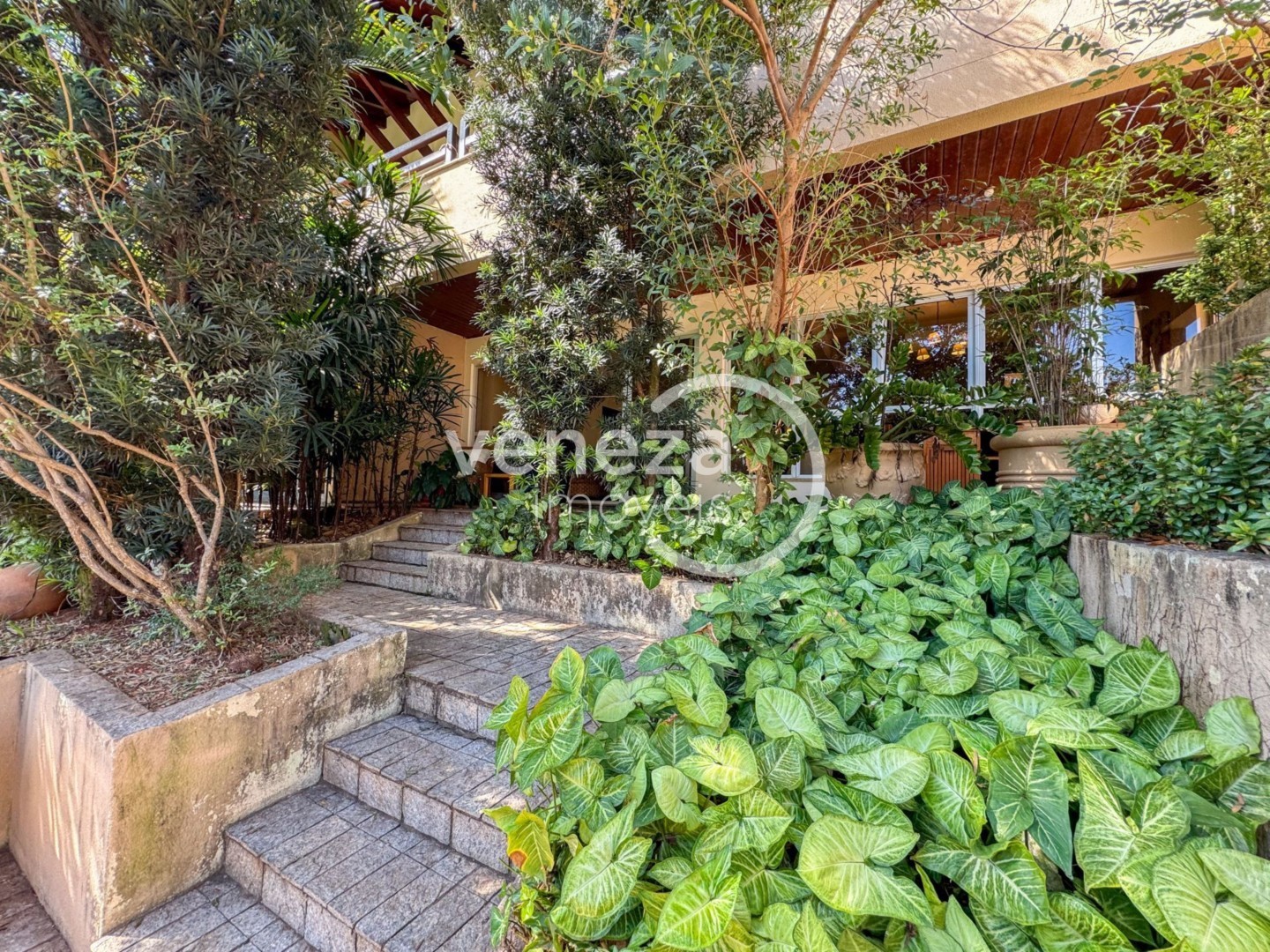 Casa Residencial para locacao no Caravelle em Londrina com 536m² por R$ 8.000