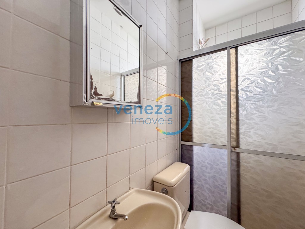 Apartamento para locação no bairro Gleba Palhano de Londrina com 42.96m<sup>2</sup> útil, 2 quartos, 1 vaga de garagem