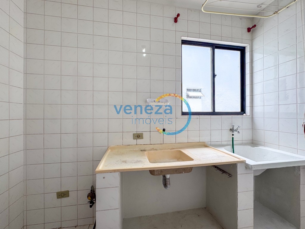 Apartamento para locação no bairro Gleba Palhano de Londrina com 42.96m<sup>2</sup> útil, 2 quartos, 1 vaga de garagem