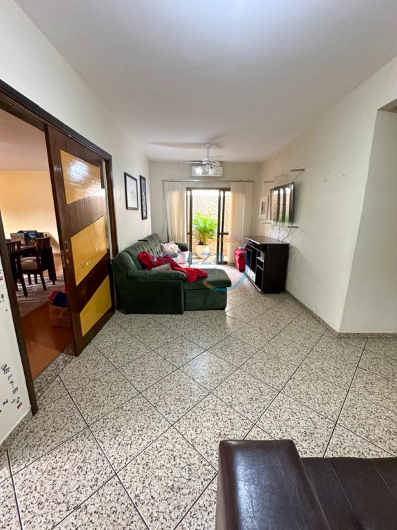 Casa Residencial para venda no Araxa em Londrina com 491m² por R$
                                                                                                                                                1.350.000,00                                                                                                                                        