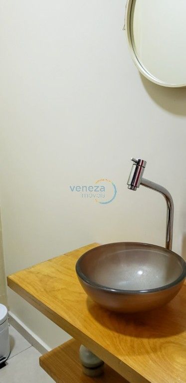 Casa Residencial à venda no bairro Universitario de Londrina com 124m<sup>2</sup> útil, 3 quartos, 3 vagas de garagem