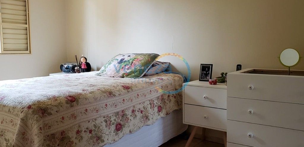 Casa Residencial à venda no bairro Universitario de Londrina com 124m<sup>2</sup> útil, 3 quartos, 3 vagas de garagem