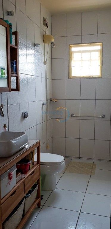 Casa Residencial à venda no bairro Universitario de Londrina com 124m<sup>2</sup> útil, 3 quartos, 3 vagas de garagem