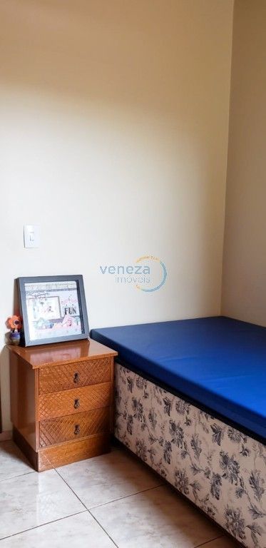 Casa Residencial à venda no bairro Universitario de Londrina com 124m<sup>2</sup> útil, 3 quartos, 3 vagas de garagem