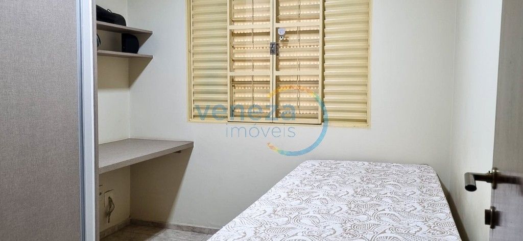 Casa Residencial à venda no bairro Universitario de Londrina com 124m<sup>2</sup> útil, 3 quartos, 3 vagas de garagem