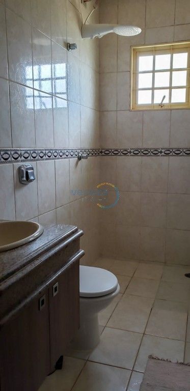 Casa Residencial à venda no bairro Universitario de Londrina com 124m<sup>2</sup> útil, 3 quartos, 3 vagas de garagem