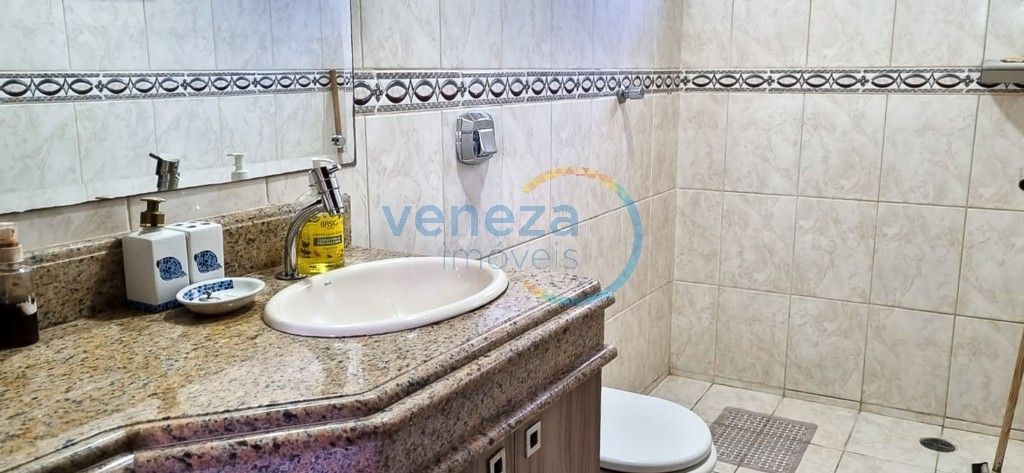 Casa Residencial à venda no bairro Universitario de Londrina com 124m<sup>2</sup> útil, 3 quartos, 3 vagas de garagem