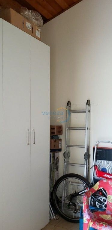 Casa Residencial à venda no bairro Universitario de Londrina com 124m<sup>2</sup> útil, 3 quartos, 3 vagas de garagem