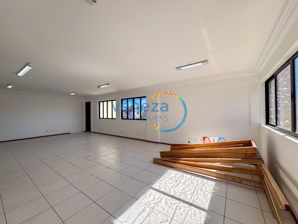 Sala à venda no bairro Centro de Londrina com 90m<sup>2</sup> útil, 1 vaga de garagem