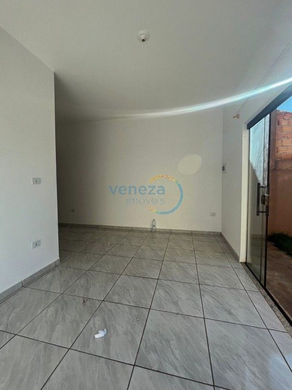 Casa Residencial à venda no bairro Parque Residencial Elizabeth de Londrina com 60.3m<sup>2</sup> útil, 2 quartos, 1 vaga de garagem