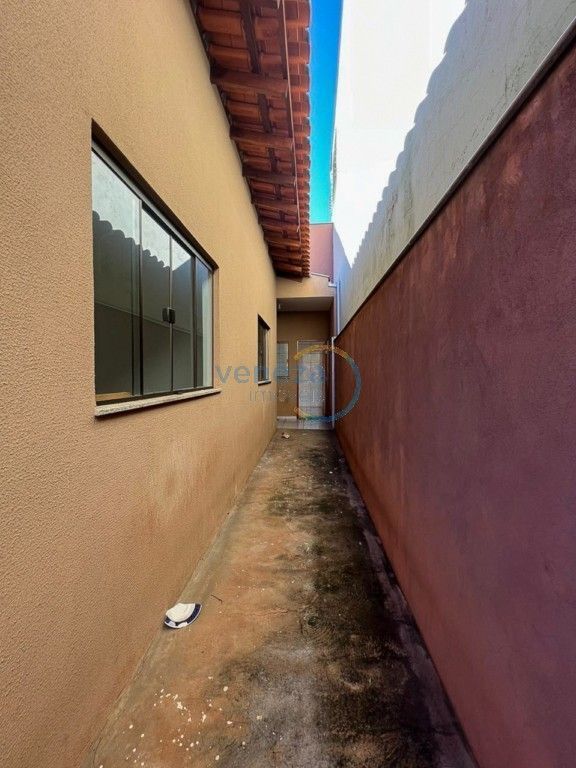 Casa Residencial à venda no bairro Parque Residencial Elizabeth de Londrina com 60.3m<sup>2</sup> útil, 2 quartos, 1 vaga de garagem