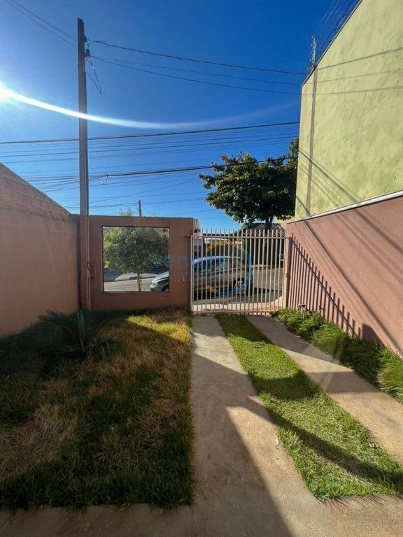 Casa Residencial à venda no bairro Parque Residencial Elizabeth de Londrina com 60.3m<sup>2</sup> útil, 2 quartos, 1 vaga de garagem