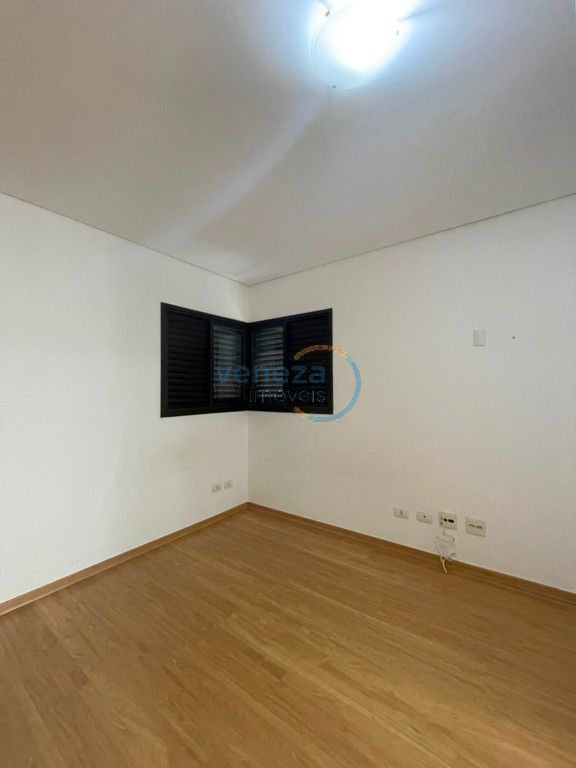 Apartamento à venda no bairro Centro de Londrina com 58.55m<sup>2</sup> útil, 2 quartos, 2 vagas de garagem