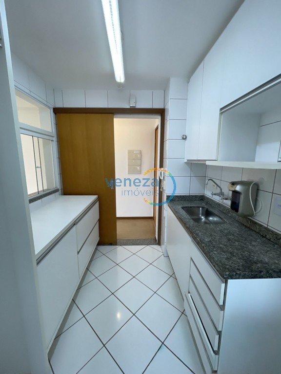 Apartamento à venda no bairro Centro de Londrina com 86.94m<sup>2</sup> útil, 3 quartos, 2 vagas de garagem