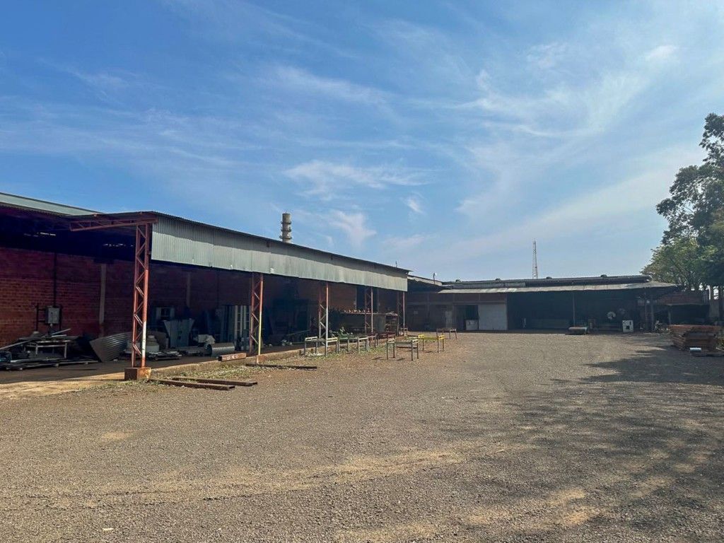 Barracão_salão_loja para venda no Cilo 3 em Londrina com 2.610,95m² por R$ 5.900.000,00