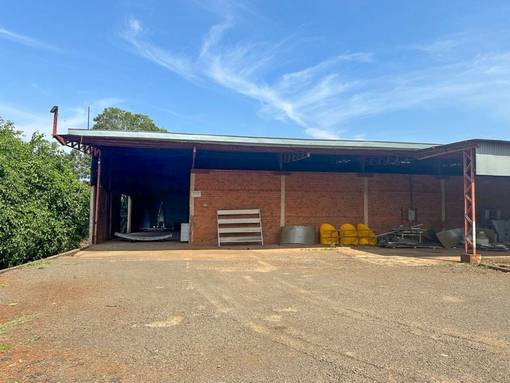 Barracão_salão_loja para venda no Cilo 3 em Londrina com 2.610,95m² por R$ 5.900.000,00