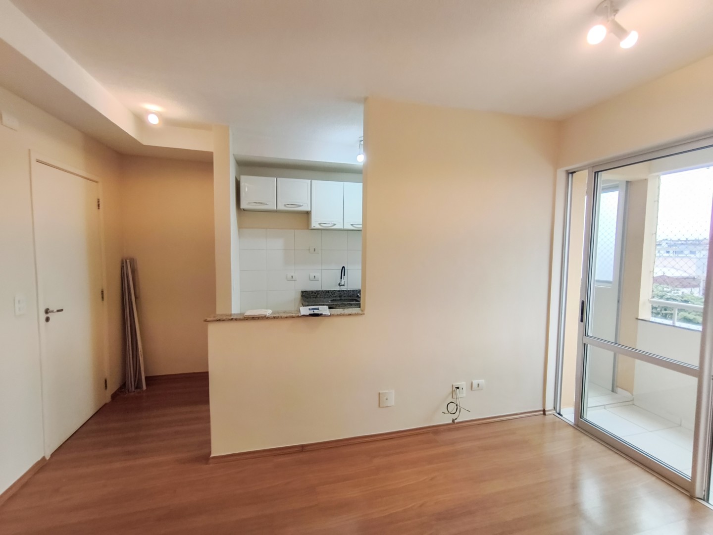 Apartamento para locacao no Jardim Morumbi em Londrina com 70m² por R$ 2.100
