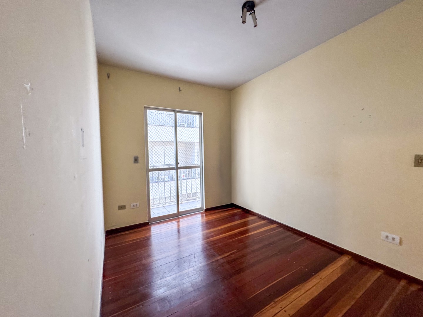 Apartamento para locacao no Vila Ipiranga em Londrina com 70,38m² por R$ 1.250,00  - Foto 3