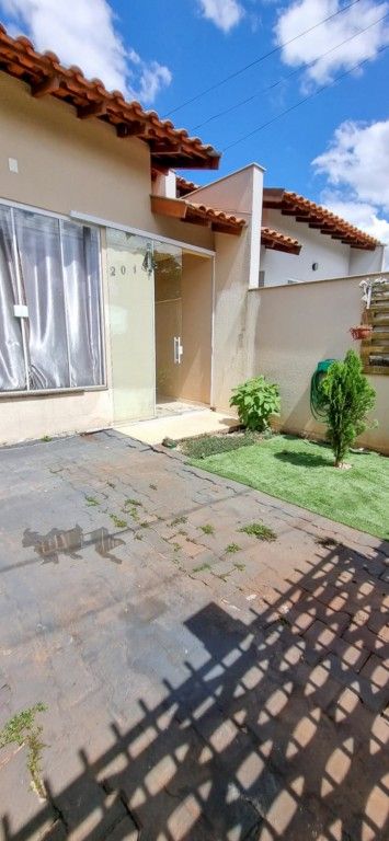 Casa Residencial para venda no Jardim das Palmeiras em Londrina com 76,9m² por R$ 200.000,00