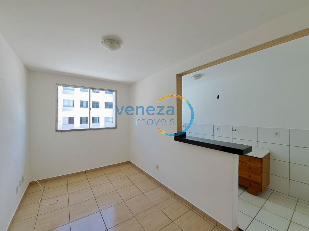 Apartamento para venda no Hipica em Londrina com 77m² por R$ 180.000,00