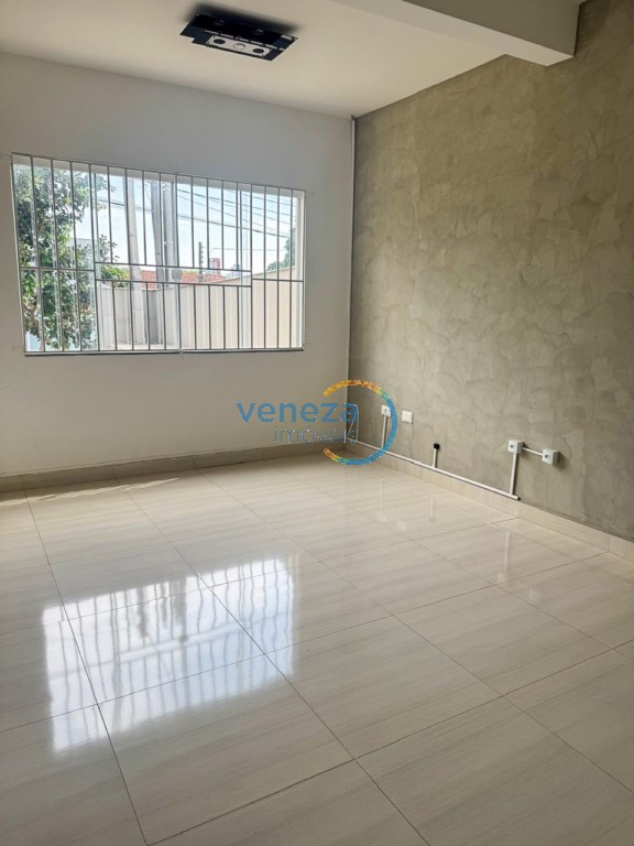 Casa Residencial à venda no bairro Guanabara de Londrina com 252.74m<sup>2</sup> útil, 4 quartos, 1 vaga de garagem