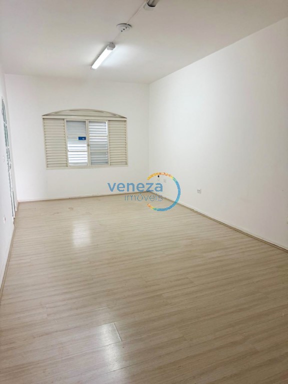 Casa Residencial à venda no bairro Guanabara de Londrina com 252.74m<sup>2</sup> útil, 4 quartos, 1 vaga de garagem