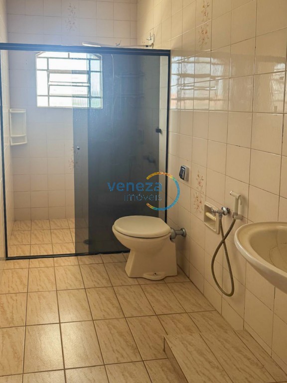 Casa Residencial à venda no bairro Guanabara de Londrina com 252.74m<sup>2</sup> útil, 4 quartos, 1 vaga de garagem