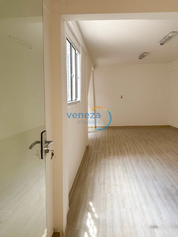 Casa Residencial para locação no bairro Guanabara de Londrina com 252.74m<sup>2</sup> útil, 4 quartos, 1 vaga de garagem