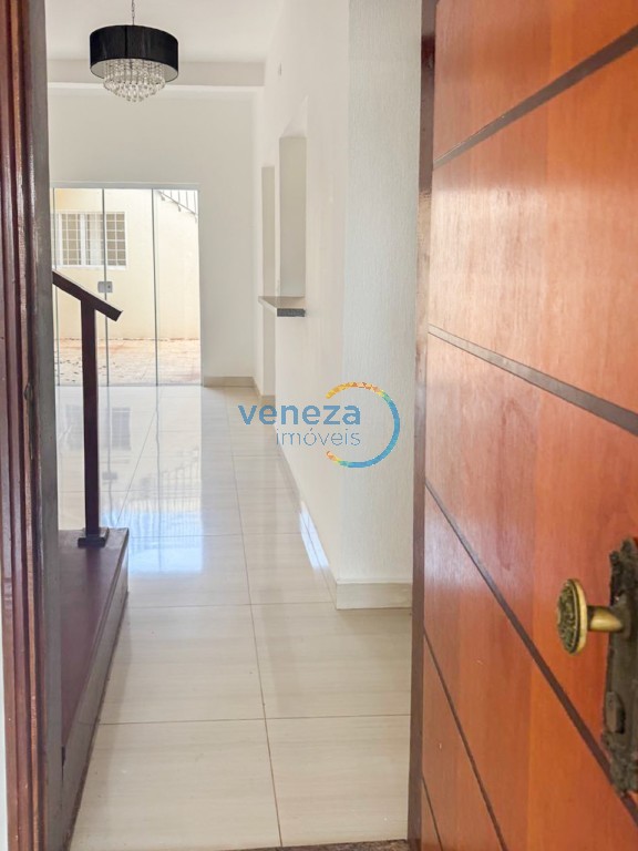 Casa Residencial para locação no bairro Guanabara de Londrina com 252.74m<sup>2</sup> útil, 4 quartos, 1 vaga de garagem