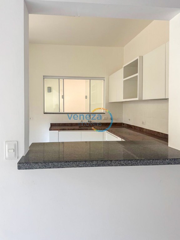 Casa Residencial para locação no bairro Guanabara de Londrina com 252.74m<sup>2</sup> útil, 4 quartos, 1 vaga de garagem