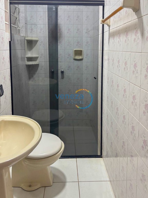 Casa Residencial para locação no bairro Guanabara de Londrina com 252.74m<sup>2</sup> útil, 4 quartos, 1 vaga de garagem