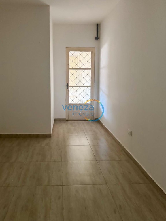 Casa Residencial para locação no bairro Guanabara de Londrina com 252.74m<sup>2</sup> útil, 4 quartos, 1 vaga de garagem