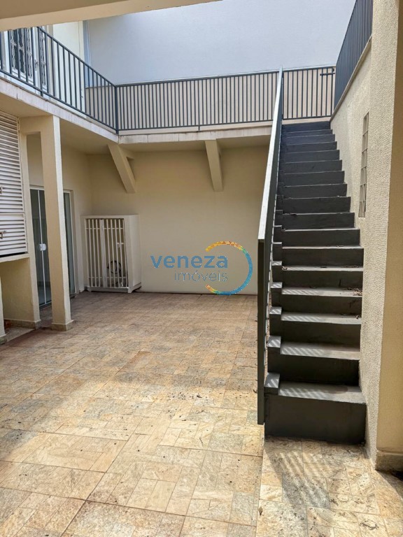 Casa Residencial para locação no bairro Guanabara de Londrina com 252.74m<sup>2</sup> útil, 4 quartos, 1 vaga de garagem