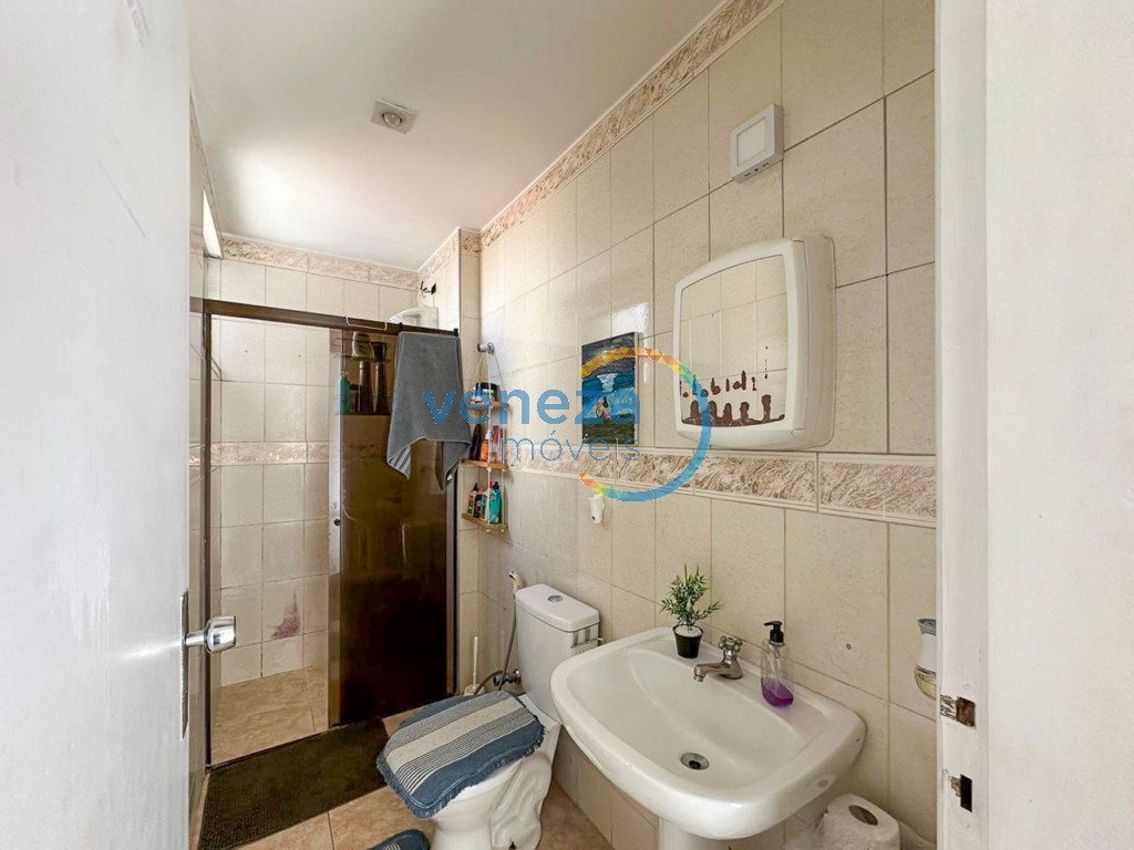 Apartamento à venda no bairro Centro de Londrina com 70m<sup>2</sup> útil, 3 quartos, 1 vaga de garagem