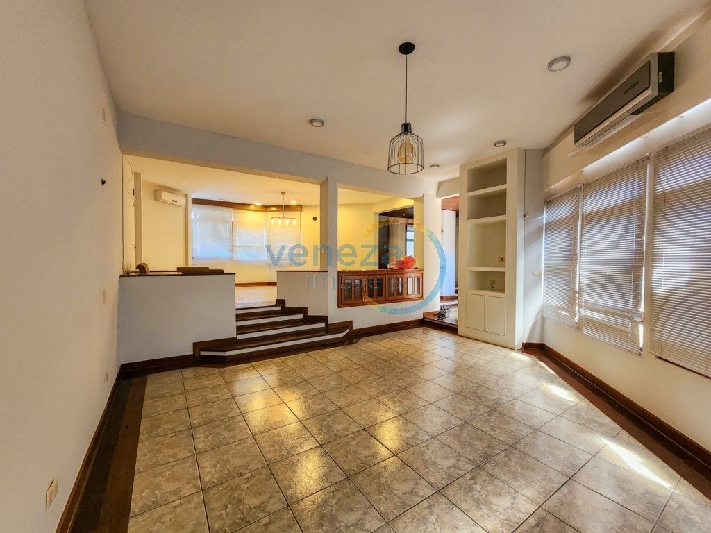 Casa Residencial à venda no bairro Andrade de Londrina com 441m<sup>2</sup> útil, 4 quartos, 5 vagas de garagem