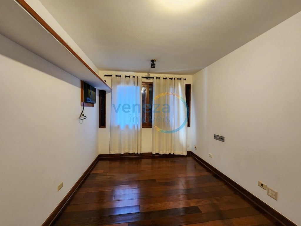 Casa Residencial à venda no bairro Andrade de Londrina com 441m<sup>2</sup> útil, 4 quartos, 5 vagas de garagem