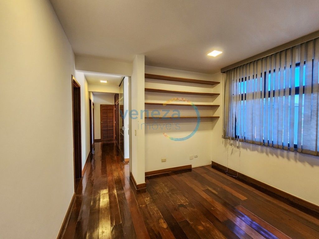 Casa Residencial à venda no bairro Andrade de Londrina com 441m<sup>2</sup> útil, 4 quartos, 5 vagas de garagem