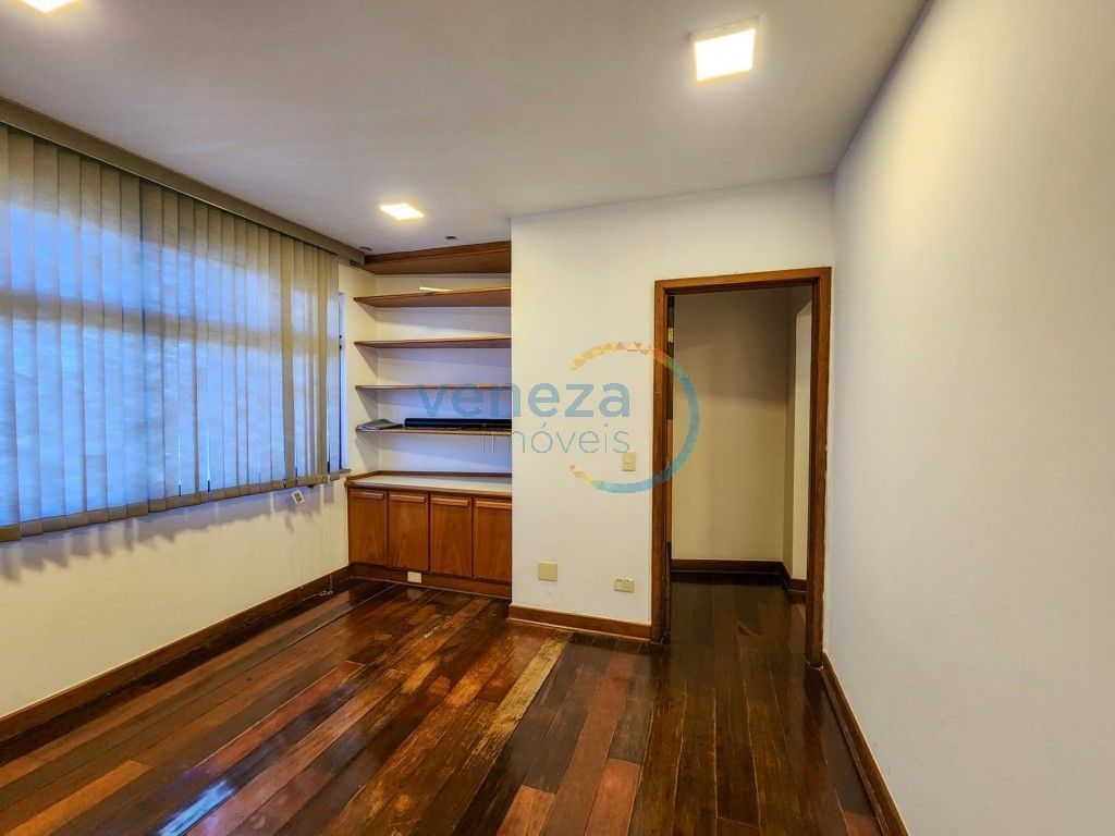 Casa Residencial à venda no bairro Andrade de Londrina com 441m<sup>2</sup> útil, 4 quartos, 5 vagas de garagem